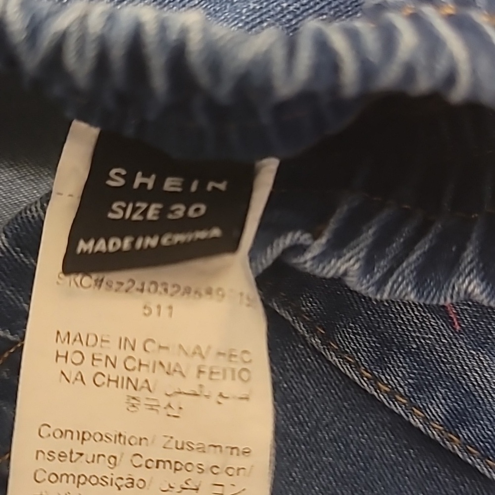 HIGH WAISE DENIM W/ DESIGN POCKETS SHORTS NWT SHEIN - Picture 5 of 5